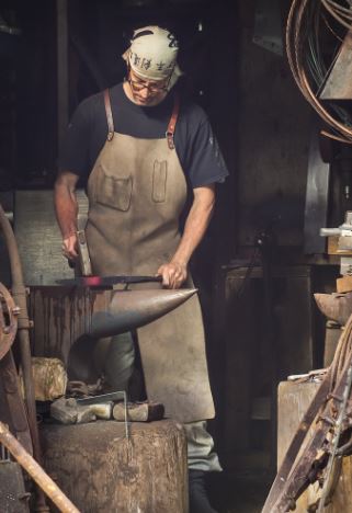 Alles, was Sie über Damastmesser wissen müssen: Geschichte, Herstellung und beste Verwendung