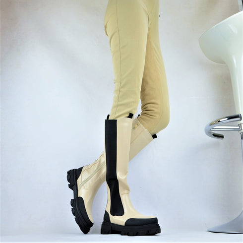 DAMEN PUNK-GOTHIC BIKERBOOTS MIT HOHEM PROFILABSATZ, PLATEAU UND XL-BLOCKABSATZ