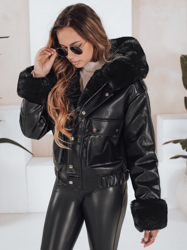 DAMEN KUNSTLEDERJACKE MIT KAPUZE – STYLISCHER WINTERLOOK