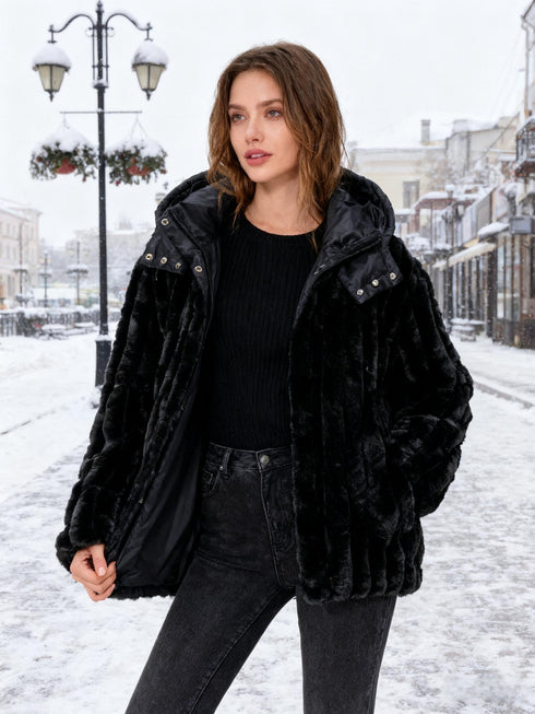 Kurzer Wintermantel Damen mit Kapuze & Kunstpelz