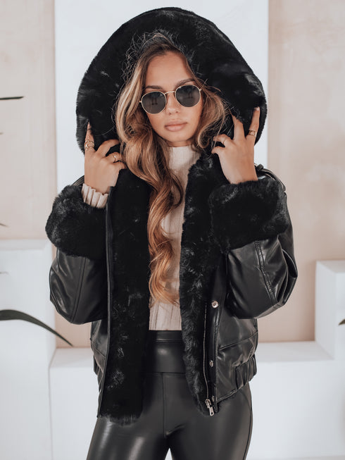 DAMEN KUNSTLEDERJACKE MIT KAPUZE – STYLISCHER WINTERLOOK