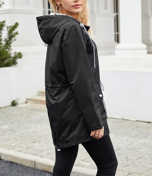 DAMEN WINDDICHTE REGENJACKE MIT KAPUZE | TAILLIERTER SCHNITT