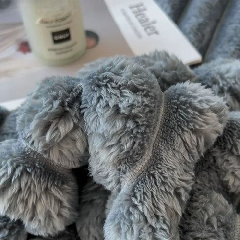 Olivia Gestreifte Flanell-Decke 150×200 cm | Shiraki