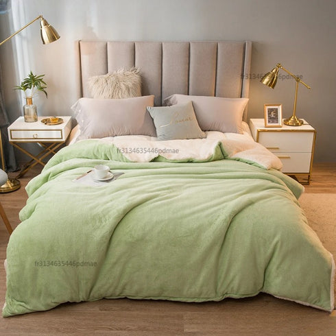 Eleanor Lammwolle-Imitatdecke | Shiraki