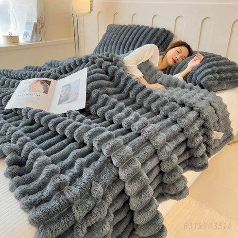 Olivia Gestreifte Flanell-Decke 150×200 cm | Shiraki