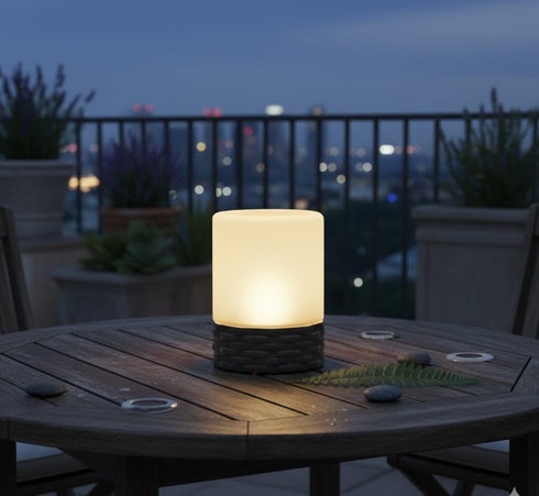 Aki LED Solar Tischleuchte Rattan | Shiraki