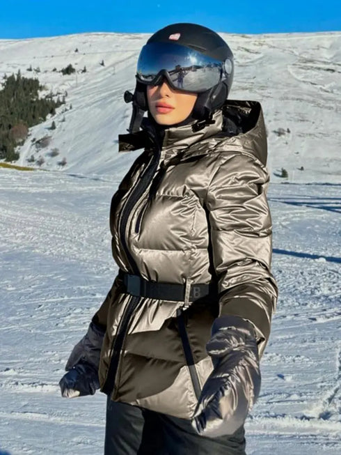 STYLISCHE DAMEN SKIJACKE MIT GÜRTELTAILLE UND KAPUZE