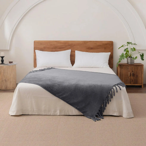 Elin weiche Flanell-Fleecedecke mit Fransen Grau 127×152 cm | Shiraki