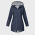 LANGÄRMLIGE REGENJACKE FÜR DAMEN MIT KAPUZE MODERNE LANGE PASSFORM