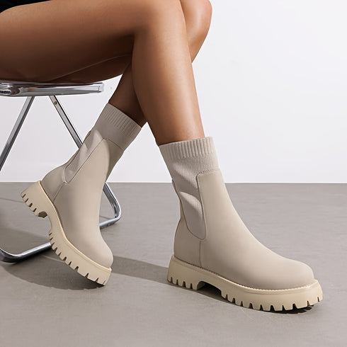 DAMENSTIEFEL MIT DICKER SOHLE UND HOHEM ABSATZ – TRENDSTIEFEL IN EXQUISITEM DESIGN