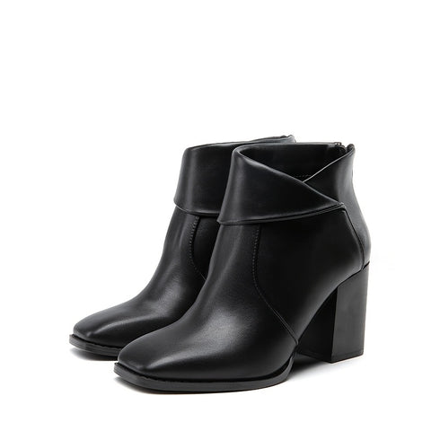 DAMEN-STIEFELETTEN MIT QUADRATISCHER SPITZE UND HOHEM BLOCKABSATZ