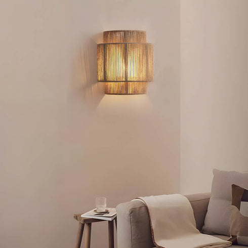 Warme Atmosphäre mit eleganter Lampe