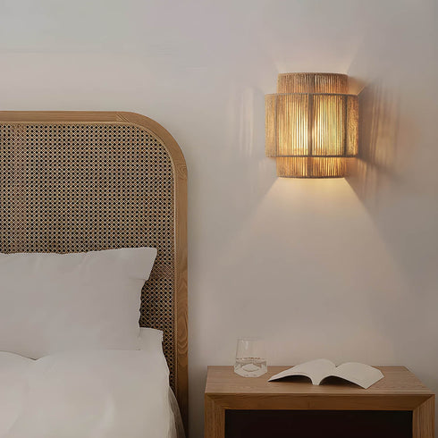 Warme Atmosphäre mit eleganter Lampe