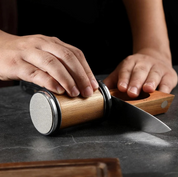 Roll-Messerschärfer mit Magnetwinkel Rutschfester Roll-Schärfer für präzise Ergebnisse