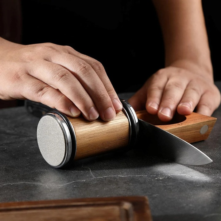 Roll-Messerschärfer mit Magnetwinkel Rutschfester Roll-Schärfer für präzise Ergebnisse