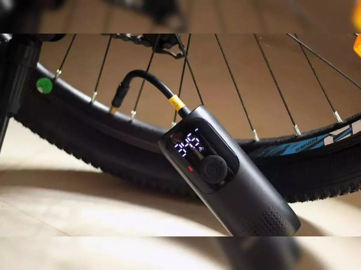 Elektrische Luftpumpe 9000mAh Akku Auto Fahrrad Inflate Deflate Luftkompressor
Leistungsstarke elektrische Luftpumpe mit 9000mAh Akku – ideal für Auto-, Fahrrad- und Sportgeräte-Reifen. Mit Aufpump- und Ablassfunktion, digitalem Display und einstellbarem Druck für präzises Aufpumpen. Kabellos, tragbar und perfekt für unterwegs