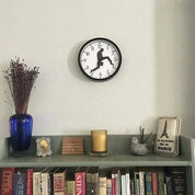 Silly Walk Wanduhr
